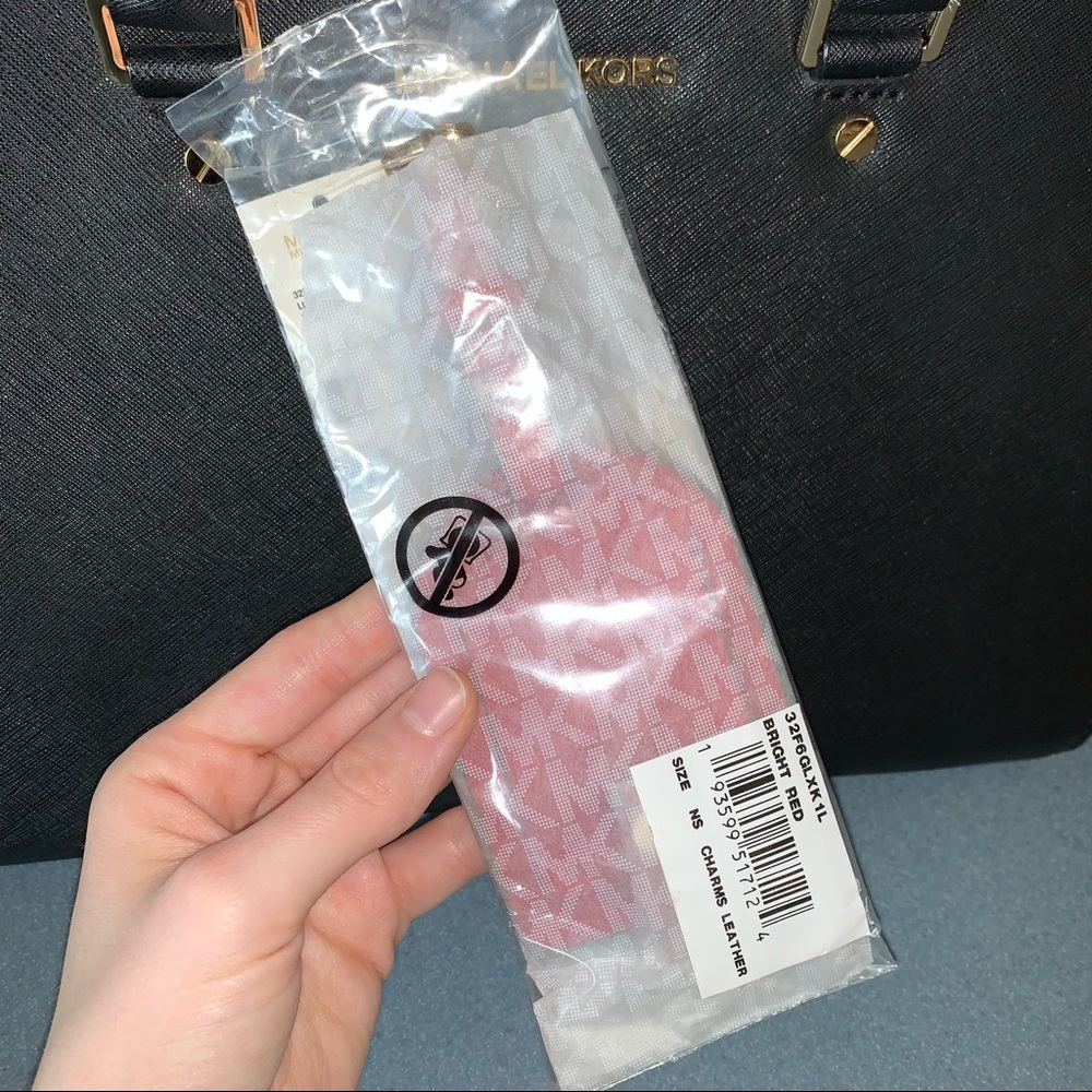 NEW Michael Kors Jet Set Saffiano Leather Tag Red - Picture 10 of 13
